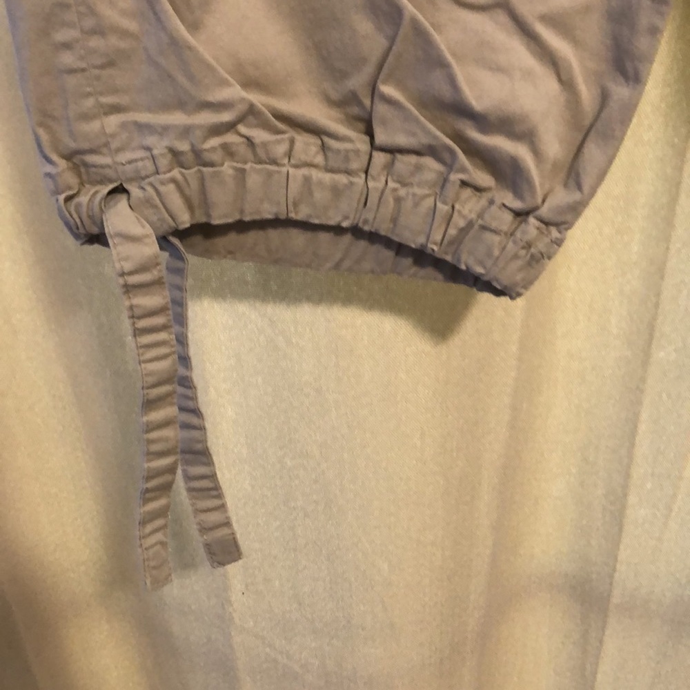 🎉 4 for $20 New Additions Khaki Capris - Picture 3 of 8